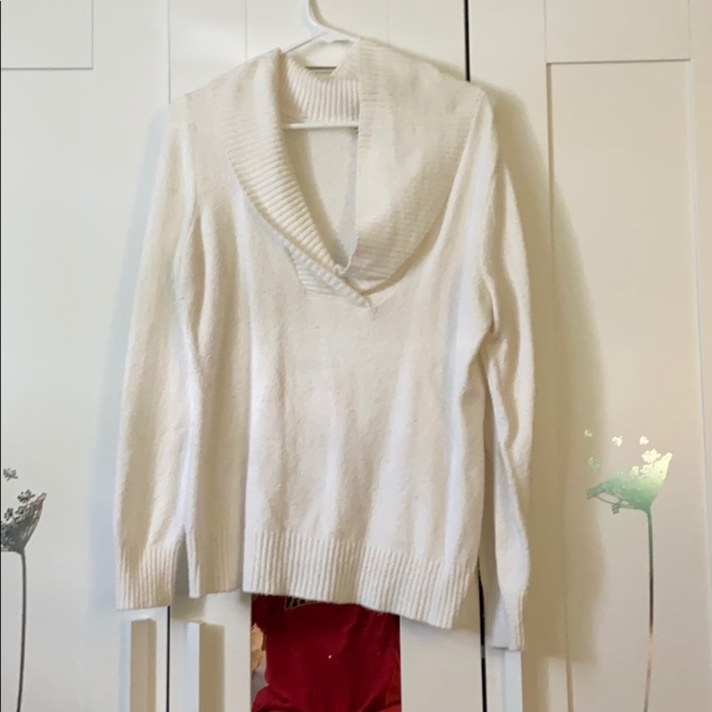 White long sleeve low cute L shirt